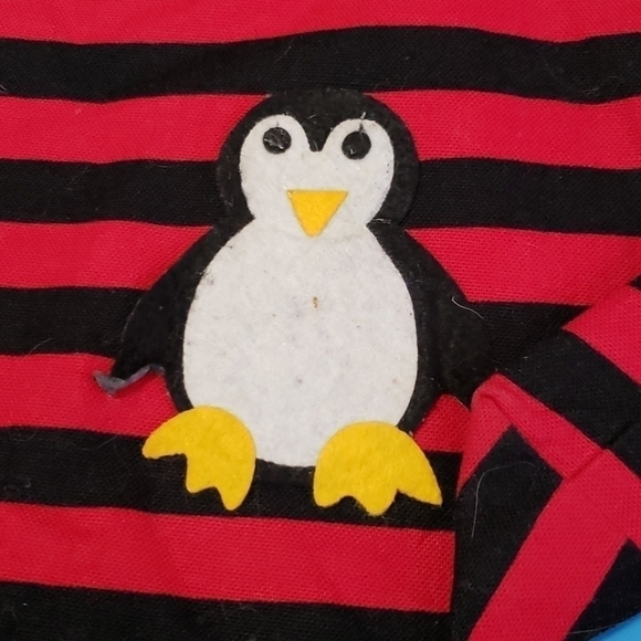Red and black penguin purse. - Picture 3 of 4
